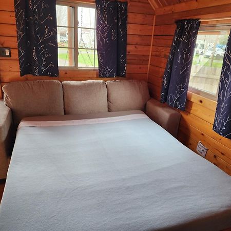 Redwood Coast Cabins And Rv Resort ยูเรกา ภายนอก รูปภาพ