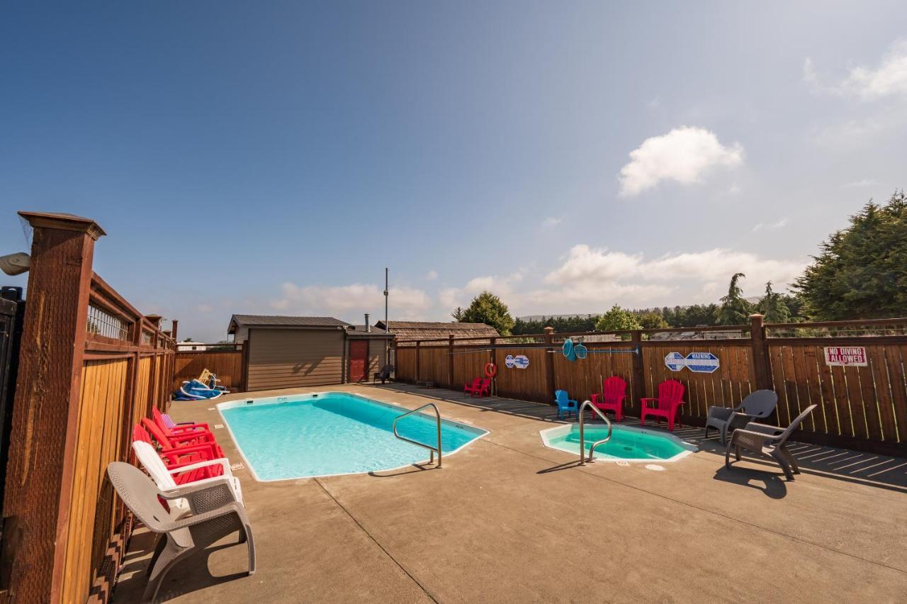 Redwood Coast Cabins And Rv Resort ยูเรกา ภายนอก รูปภาพ