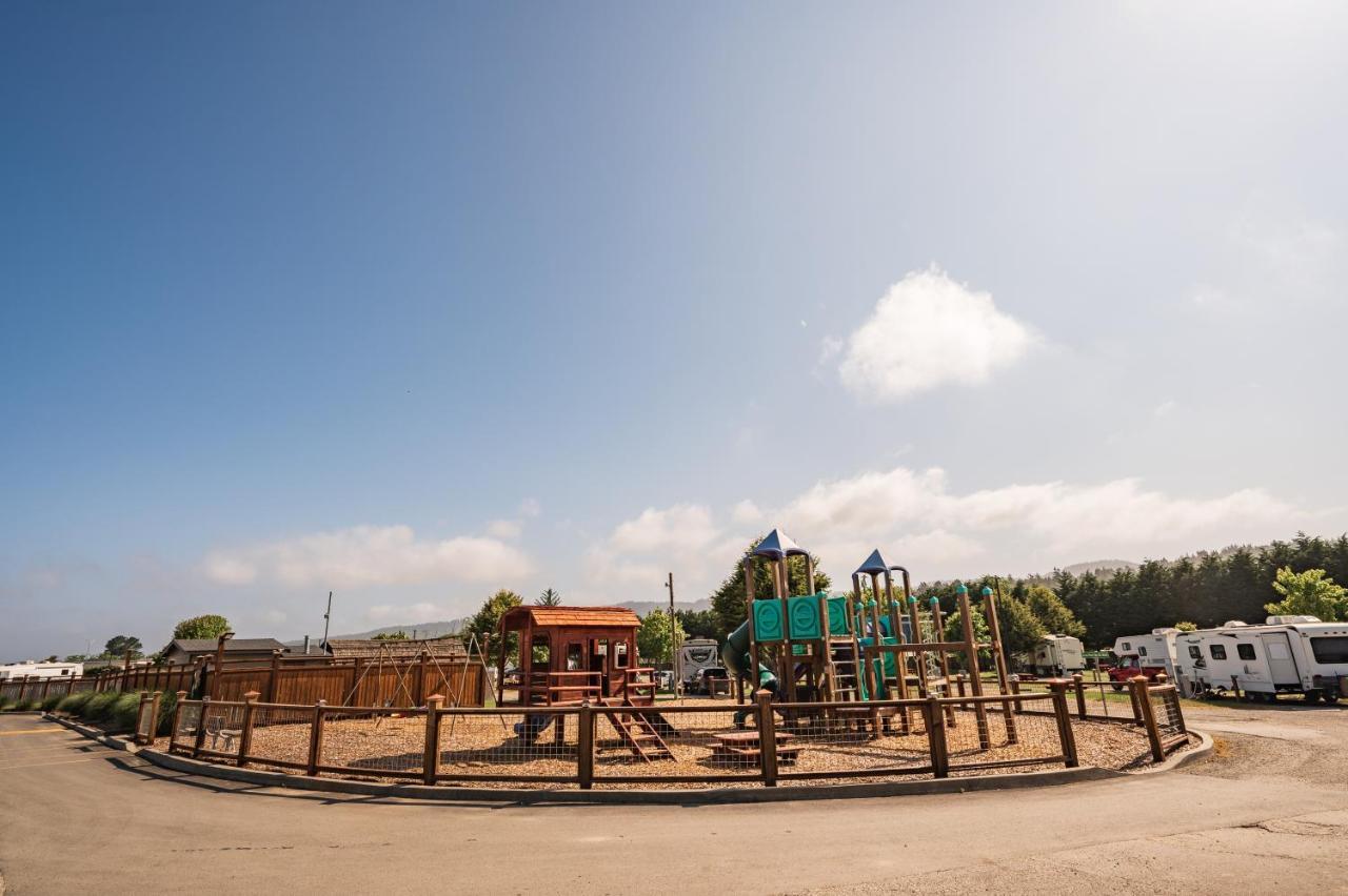 Redwood Coast Cabins And Rv Resort ยูเรกา ภายนอก รูปภาพ