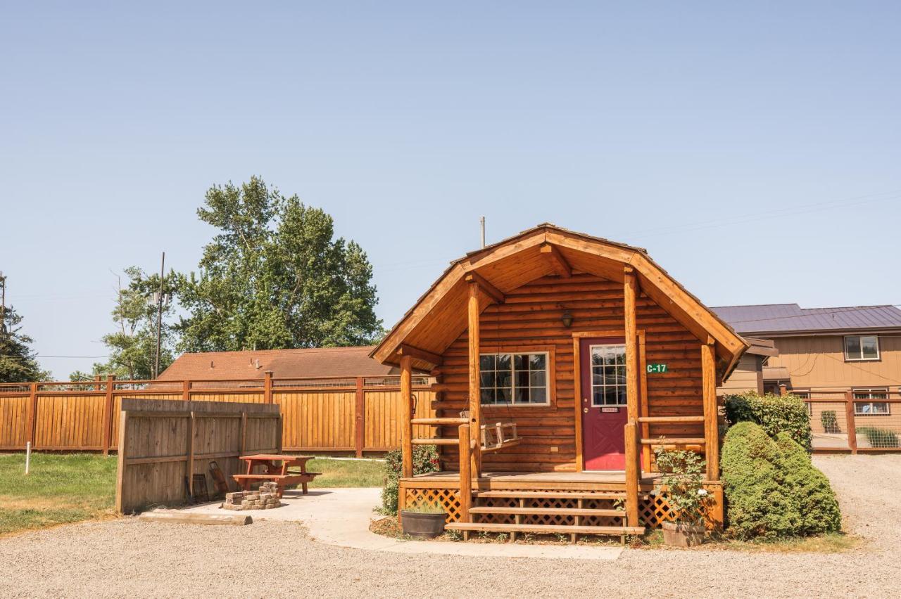 Redwood Coast Cabins And Rv Resort ยูเรกา ภายนอก รูปภาพ