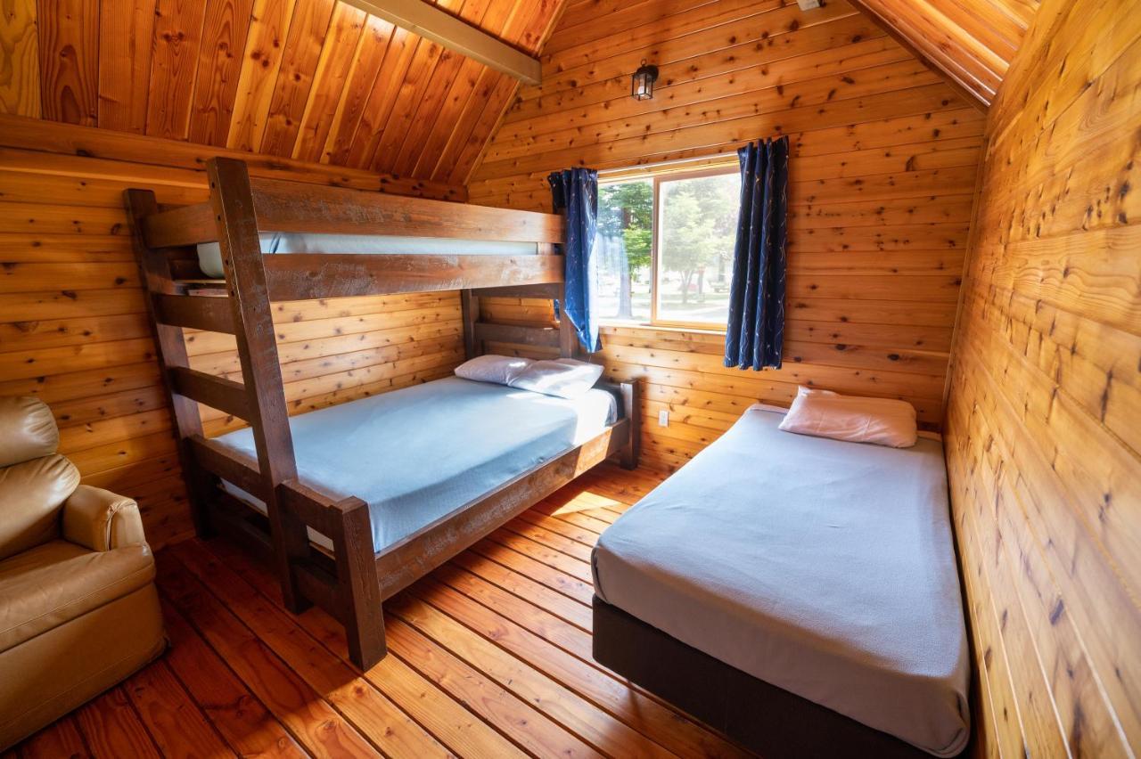 Redwood Coast Cabins And Rv Resort ยูเรกา ภายนอก รูปภาพ
