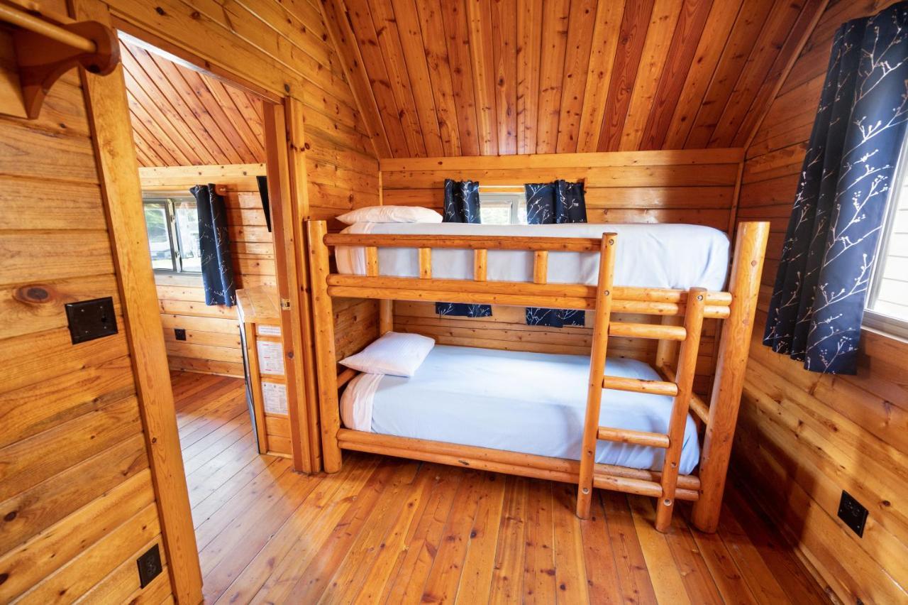 Redwood Coast Cabins And Rv Resort ยูเรกา ภายนอก รูปภาพ
