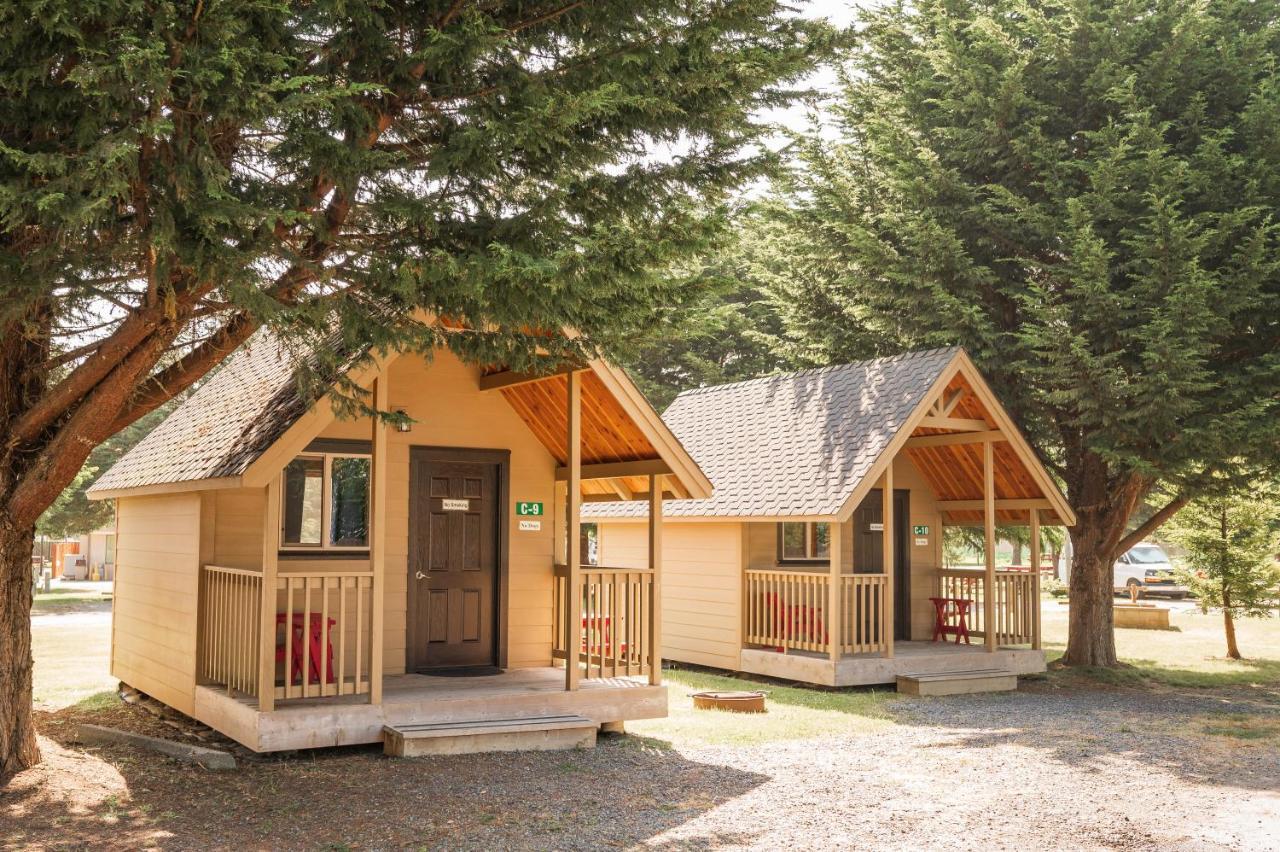 Redwood Coast Cabins And Rv Resort ยูเรกา ภายนอก รูปภาพ