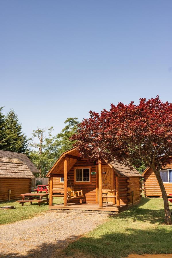 Redwood Coast Cabins And Rv Resort ยูเรกา ภายนอก รูปภาพ