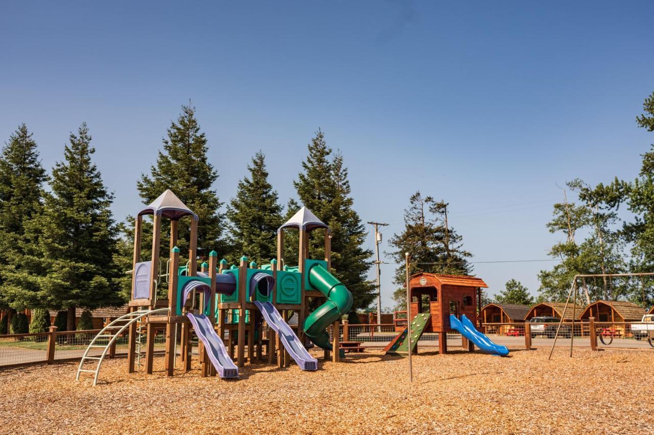 Redwood Coast Cabins And Rv Resort ยูเรกา ภายนอก รูปภาพ