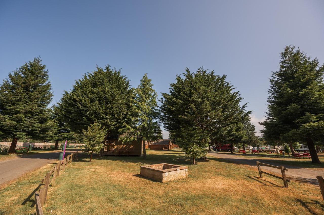 Redwood Coast Cabins And Rv Resort ยูเรกา ภายนอก รูปภาพ