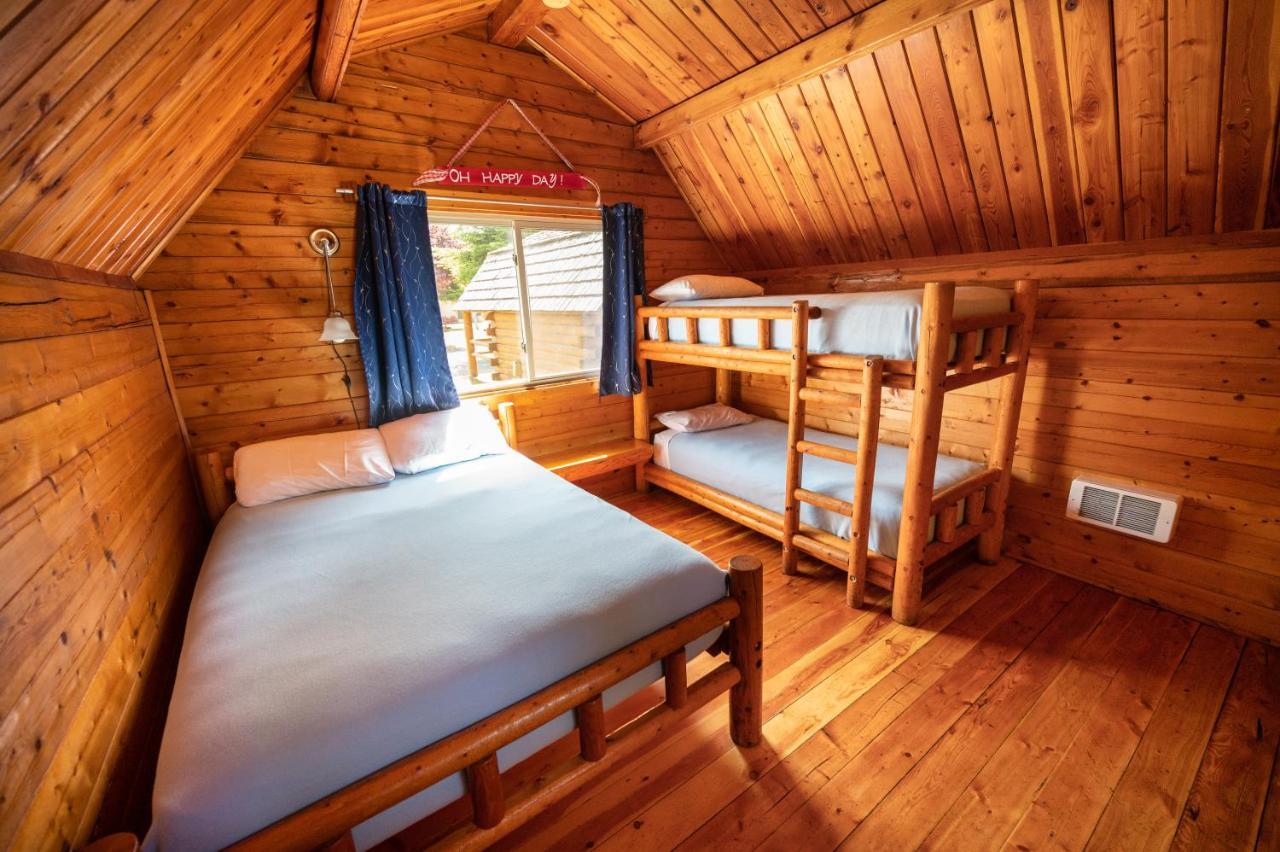 Redwood Coast Cabins And Rv Resort ยูเรกา ภายนอก รูปภาพ