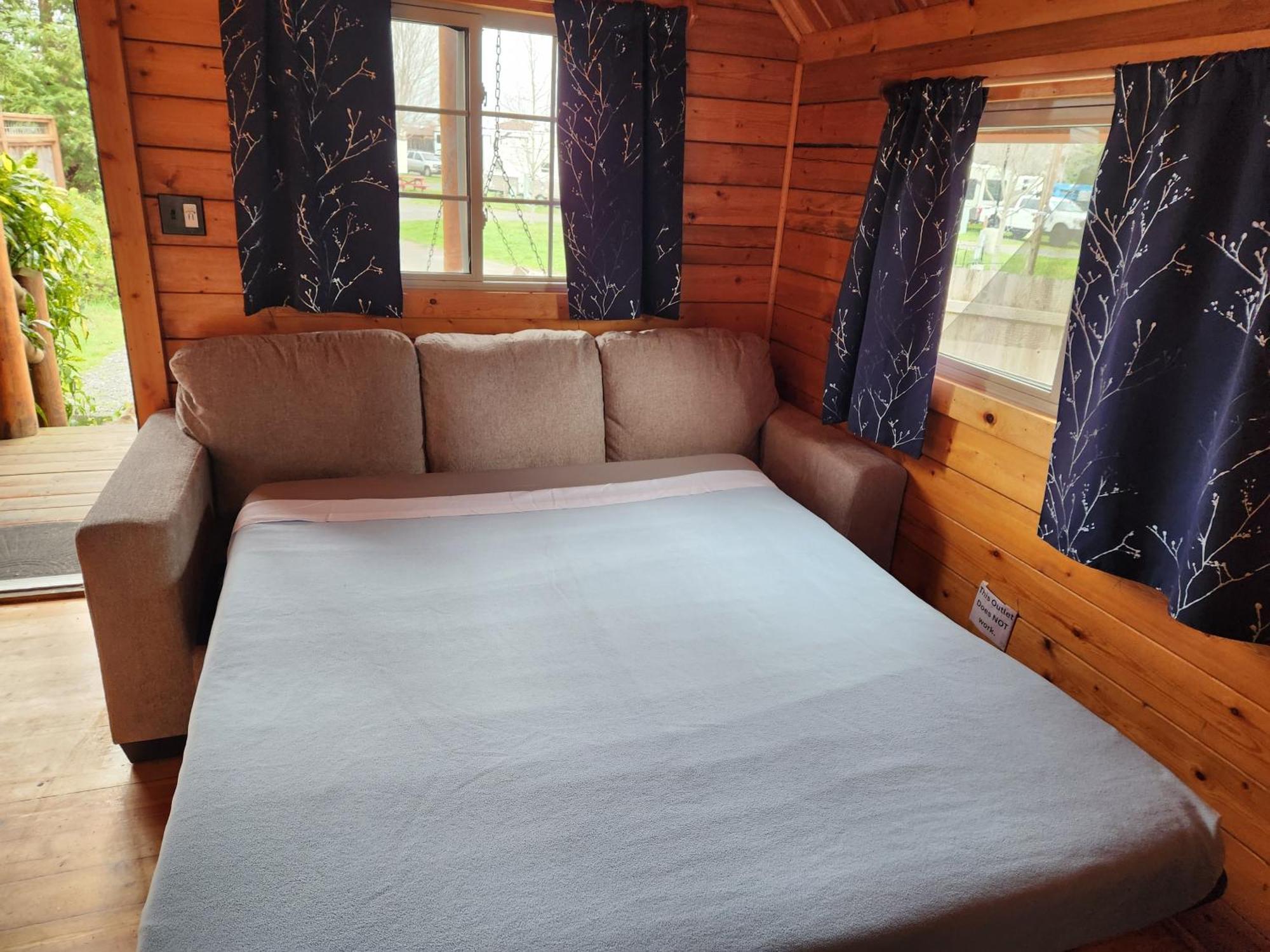 Redwood Coast Cabins And Rv Resort ยูเรกา ภายนอก รูปภาพ